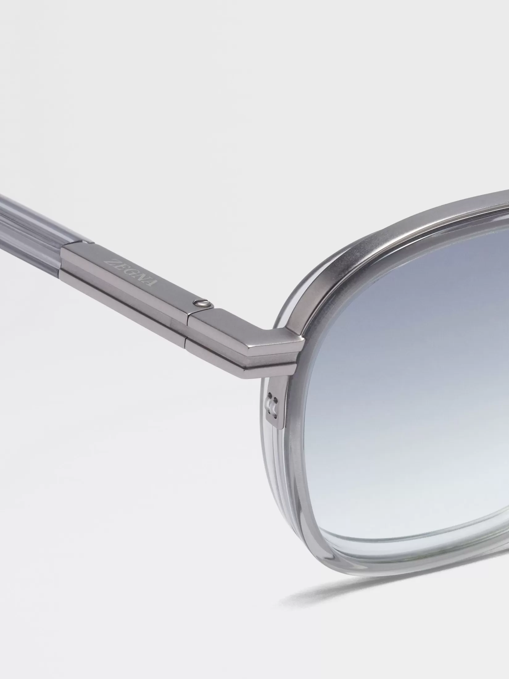 New Occhiali da Sole Orizzonte I in Acetato e Metallo Grigio Chiaro Trasparente Essentials Resort | Piccoli Doni